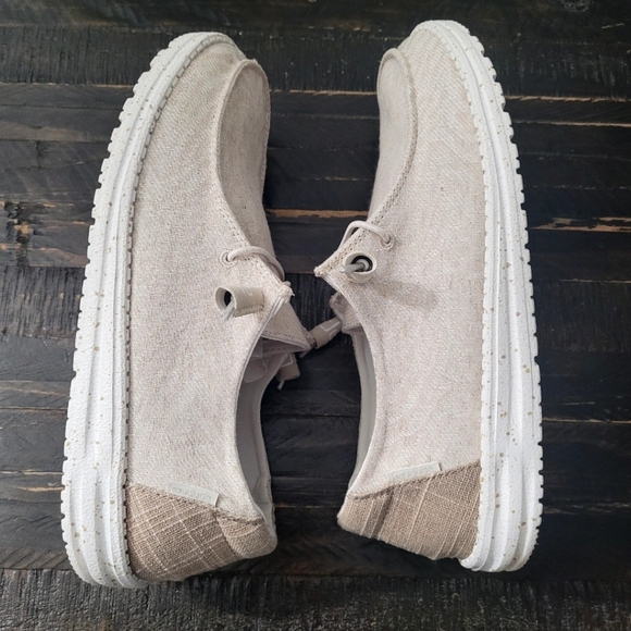 Hey Dude Women's Size 10 - Picture 4 of 8